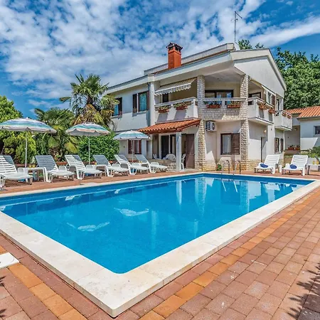 2 Bedroom Amazing In Poreč