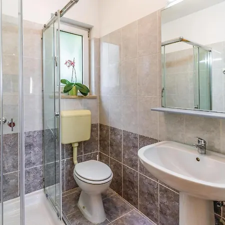 Hébergement de vacances 2 Bedroom Amazing In Poreč