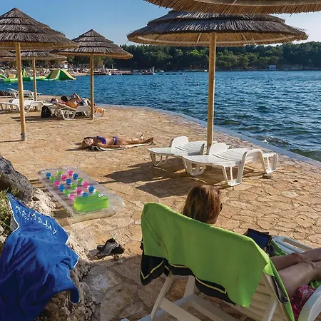 2 Bedroom Amazing In Hébergement de vacances *